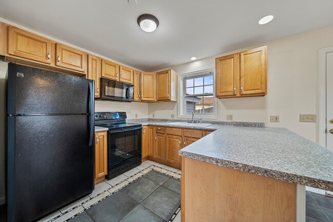 8 Highland Ave in Derry, NH - Building Photo - Building Photo