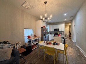 2341 W Walnut St in Tampa, FL - Building Photo - Building Photo