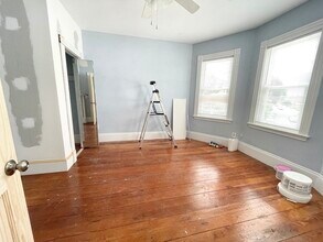 67 Roseclair St, Unit 1 in Boston, MA - Foto de edificio - Building Photo