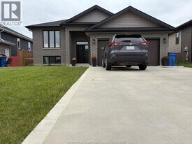 407 Thompson Ave in Amherstburg, ON - Building Photo