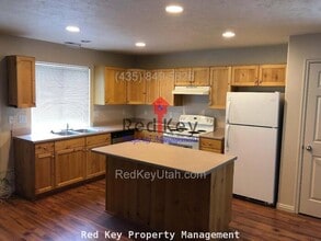 318 Durocher Ln in Tooele, UT - Building Photo - Building Photo