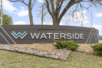 Waterside in Tulsa, OK - Foto de edificio - Building Photo