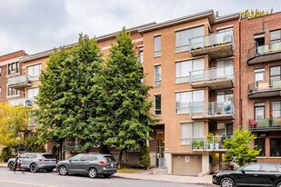 3835 Décarie Boul in Montréal, QC - Building Photo