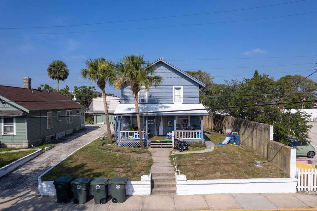 26 S Hollywood Ave in Daytona Beach, FL - Building Photo