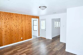 1204 Baker Ave in Goshen, IN - Building Photo - Building Photo
