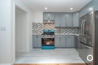 93-04 177th St in Queens, NY - Foto de edificio - Building Photo