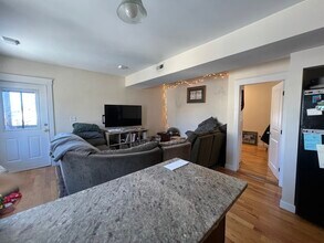 23 Weitz St, Unit 2 in Boston, MA - Foto de edificio - Building Photo