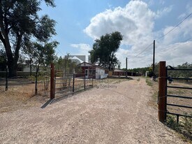 2401 Overton Rd in Pueblo, CO - Building Photo