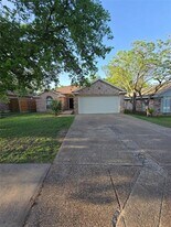 8112 Gibbs Dr in White Settlement, TX - Building Photo