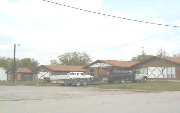 Boyce St in Manor, TX - Foto de edificio