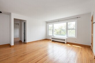 6809 N Northwest Hwy, Unit 3 in Chicago, IL - Building Photo - Building Photo