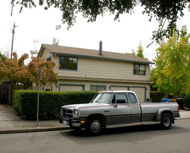 510 Franquette Ave in Santa Rosa, CA - Building Photo - Building Photo