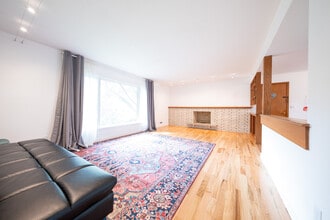 9424 Thomas Rd in Bloomington, MN - Building Photo - Building Photo