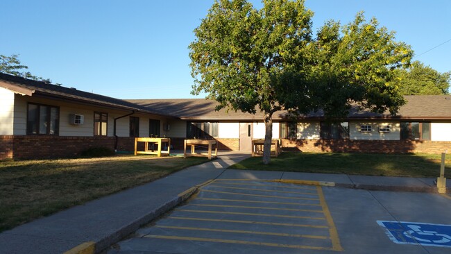 Gateway I & II in Kadoka, SD - Foto de edificio - Building Photo