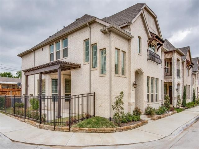 447 Renaissance Ln in Irving, TX - Foto de edificio