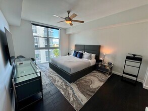 111 SE 8th Ave, Unit 804 in Fort Lauderdale, FL - Foto de edificio - Building Photo