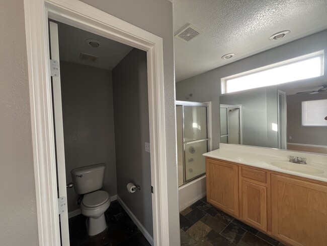 11943 Camden Brook St in Las Vegas, NV - Foto de edificio - Building Photo