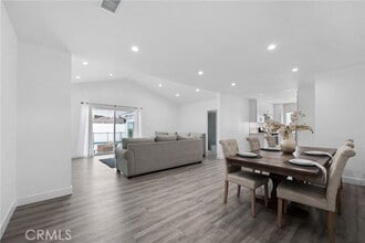 18015 Collins St in Los Angeles, CA - Building Photo - Building Photo