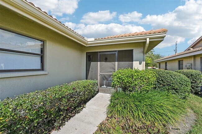 7245 Wood Creek Dr in Sarasota, FL - Foto de edificio - Building Photo