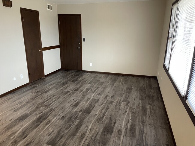 101 Neidig Ave, Unit #3 in Muscatine, IA - Building Photo - Building Photo