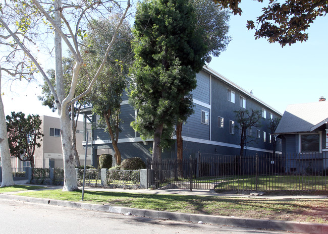 815 Myrtle Ave in Inglewood, CA - Building Photo - Building Photo