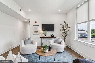 139 W Chelten Ave, Unit 412 in Philadelphia, PA - Building Photo - Building Photo