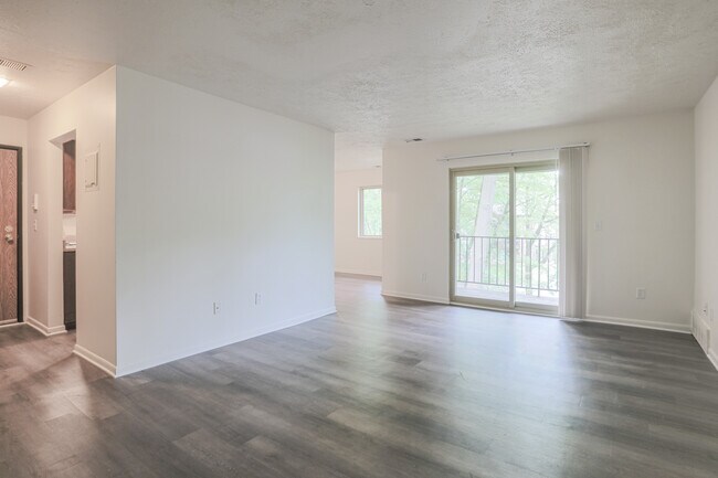 Lake Forest Apartments in Muskegon, MI - Building Photo - Interior Photo