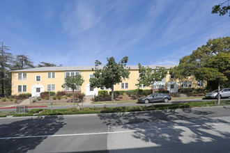 2137-2151 Montana Ave in Santa Monica, CA - Building Photo - Building Photo