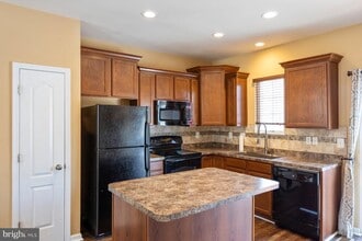 818 Croggan Cres in Glen Burnie, MD - Building Photo - Building Photo