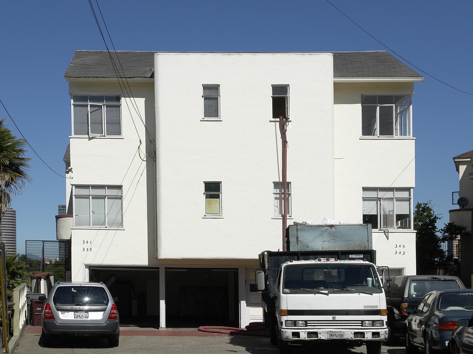 339-345 Wayne Ave in Oakland, CA - Foto de edificio