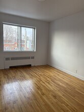 4860 Plamondon Ave in Montréal, QC - Building Photo - Building Photo