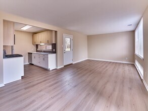 North Crossing in Willow Grove, PA - Building Photo - Building Photo