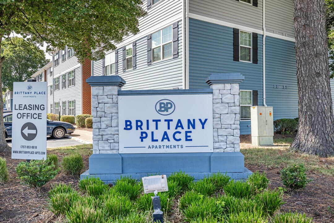 Brittany Place Apartments in Norfolk, VA - Foto de edificio