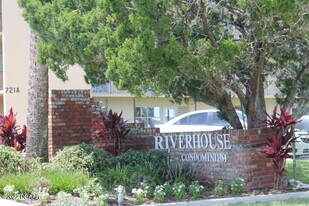 719 S Beach St in Daytona Beach, FL - Building Photo