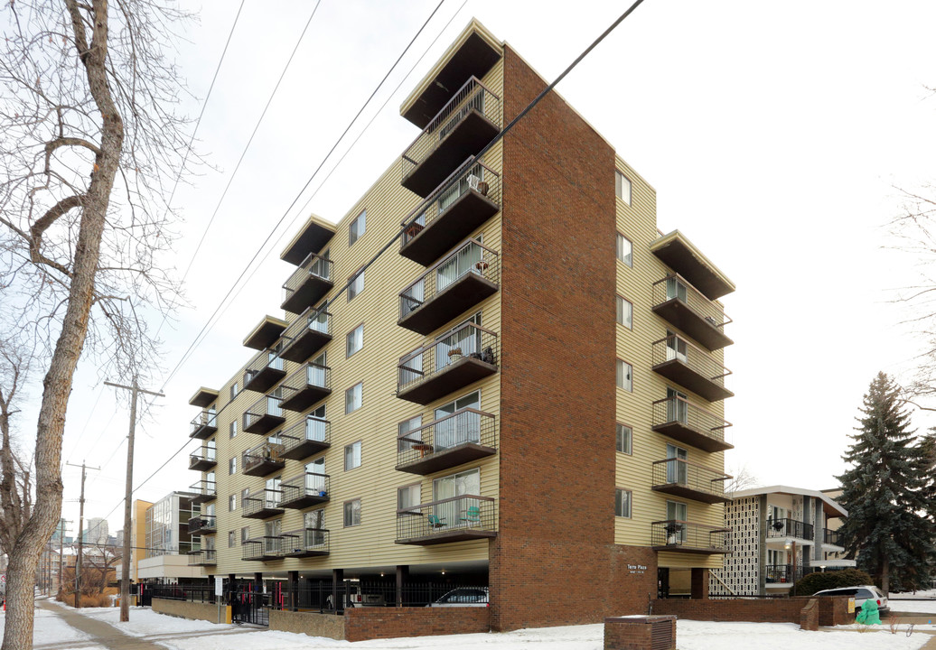 Oliver Place 1 in Edmonton, AB - Building Photo