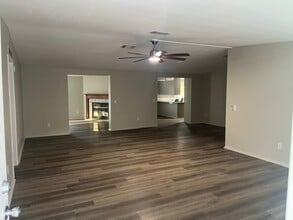 65 Whisper Way in Havana, FL - Foto de edificio - Building Photo