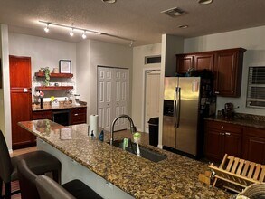 1525 Cloverbay Ln in Casselberry, FL - Foto de edificio - Building Photo