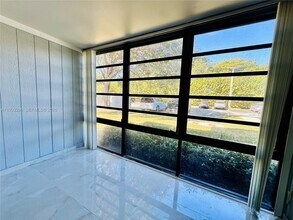 9703 Hammocks Blvd in Miami, FL - Building Photo - Building Photo