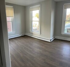 136 Main St in Flemington, NJ - Foto de edificio - Building Photo