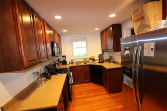 54 Dixon St, Unit 1 in Newport, RI - Foto de edificio - Building Photo