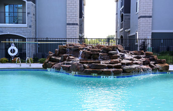 Oak View Apartments in Fort Worth, TX - Building Photo - Building Photo