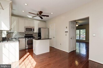 7238 Stover Ct in Alexandria, VA - Building Photo - Building Photo
