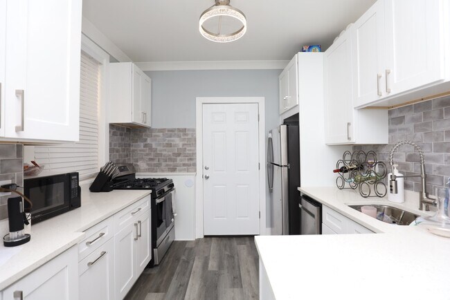 1417 W Hutchinson St in Chicago, IL - Building Photo - Building Photo