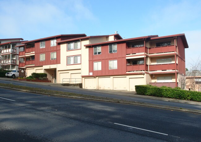 620 Serramonte Blvd in Daly City, CA - Building Photo - Building Photo