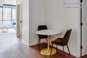 624 Yale Ave N in Seattle, WA - Foto de edificio - Building Photo