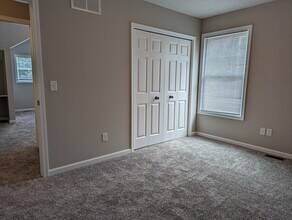 4264 Stow Rd, Unit Right Side in Stow, OH - Building Photo - Building Photo