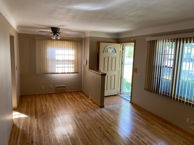 3477 5th St NE in Minneapolis, MN - Foto de edificio - Building Photo