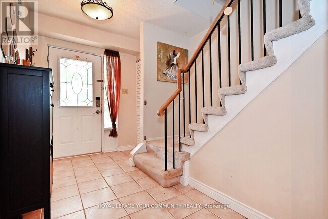304 Maciver Blvd in Newmarket, ON - Building Photo - Building Photo