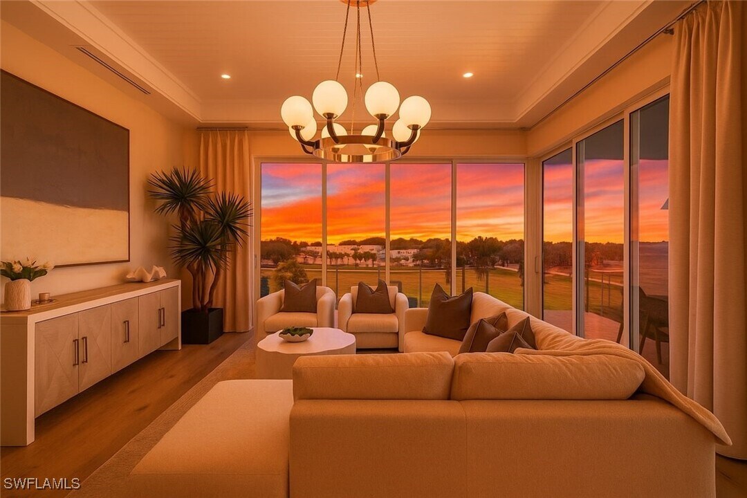 201 8th St S in Naples, FL - Building Photo