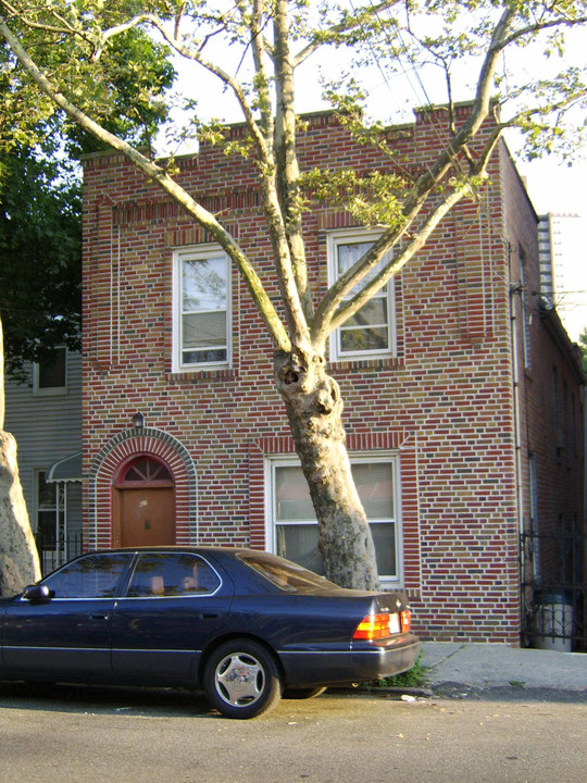 832 E 215th St in Bronx, NY - Building Photo